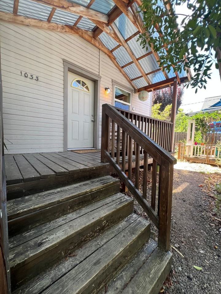 1033 E Main St - Photo 7 of 27