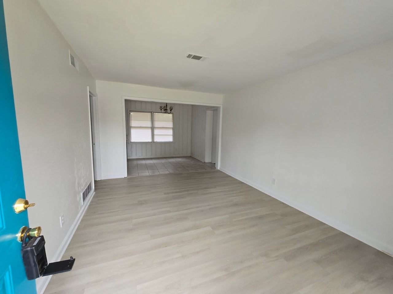 204 W Park Ave - Photo 3 of 10