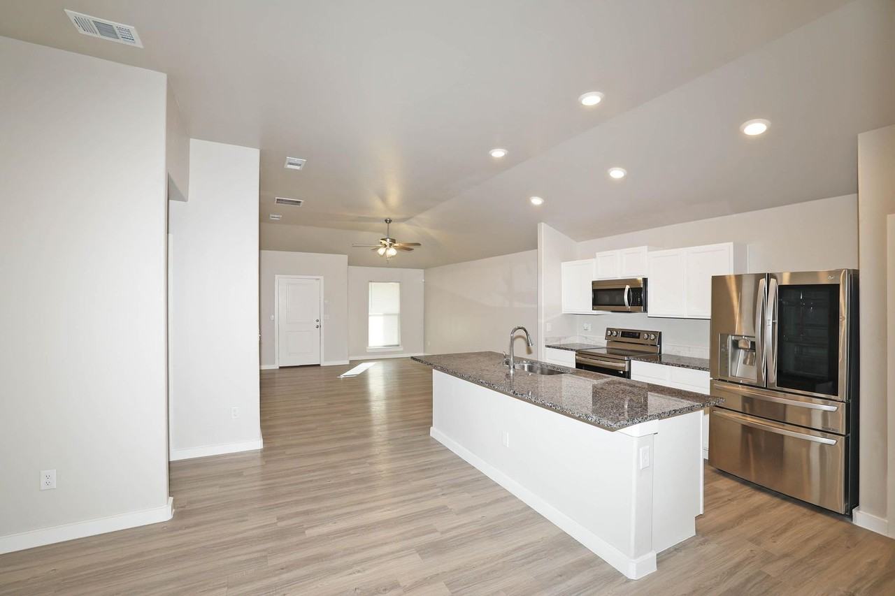 6904 Athens St - Photo 3 of 26