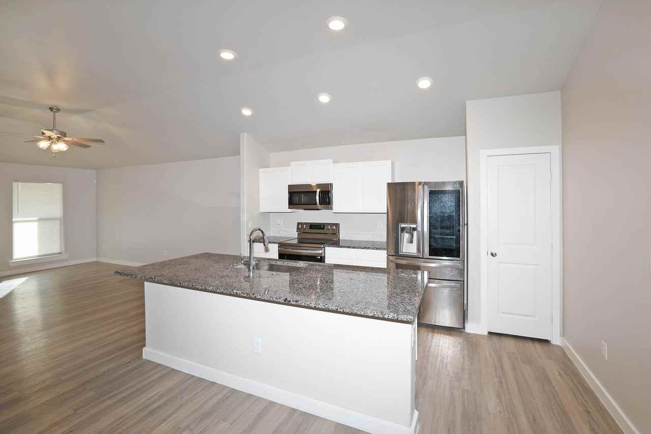 6904 Athens St - Photo 4 of 26