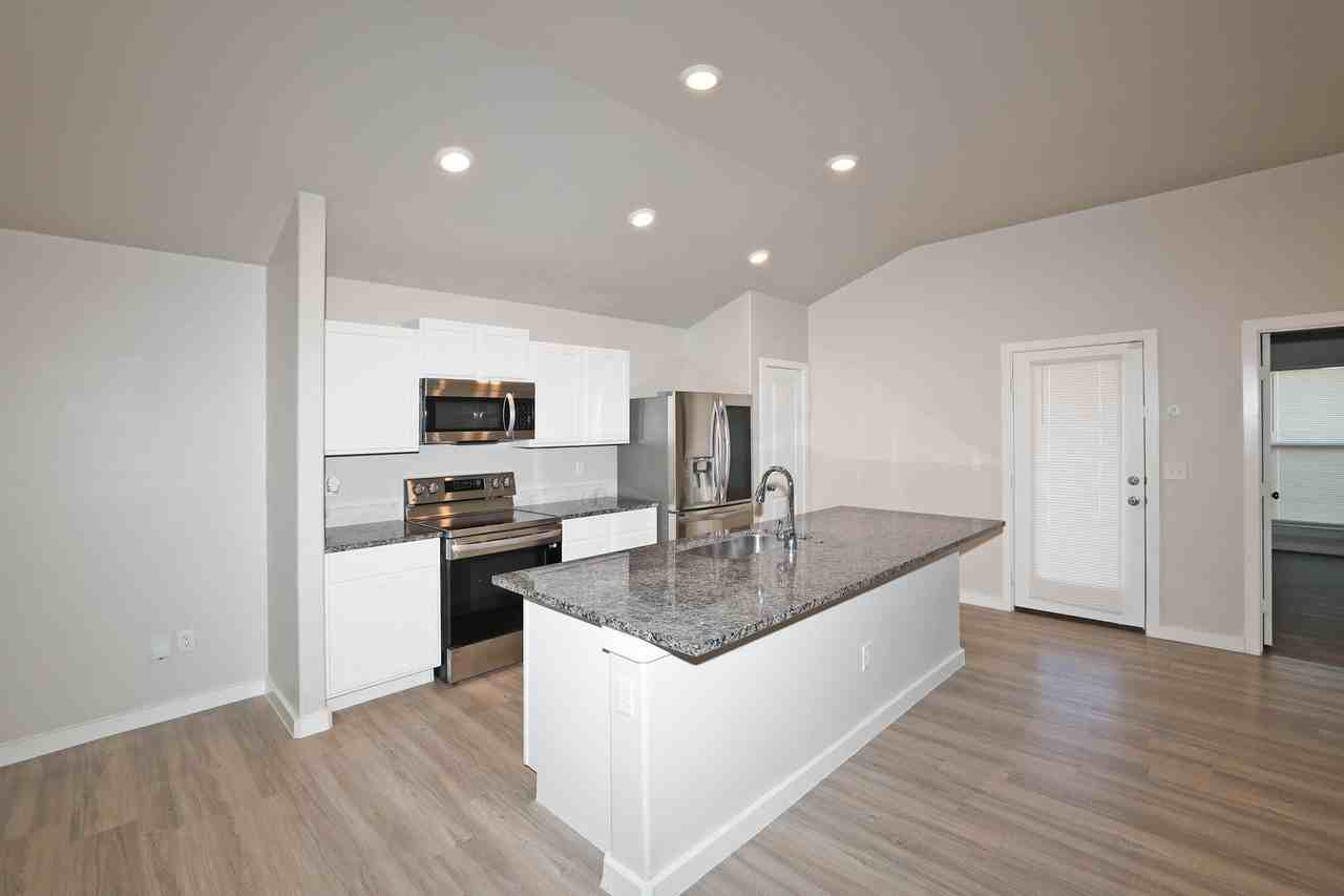 6904 Athens St - Photo 5 of 26