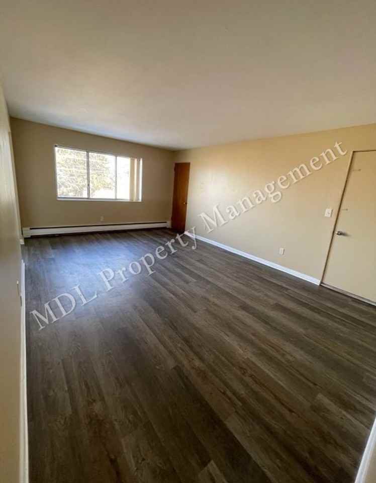 2215 Weiss St - Photo 3 of 8