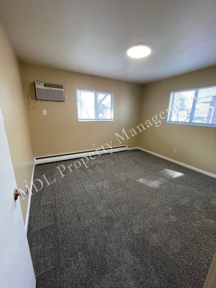 2215 Weiss St - Photo 5 of 8