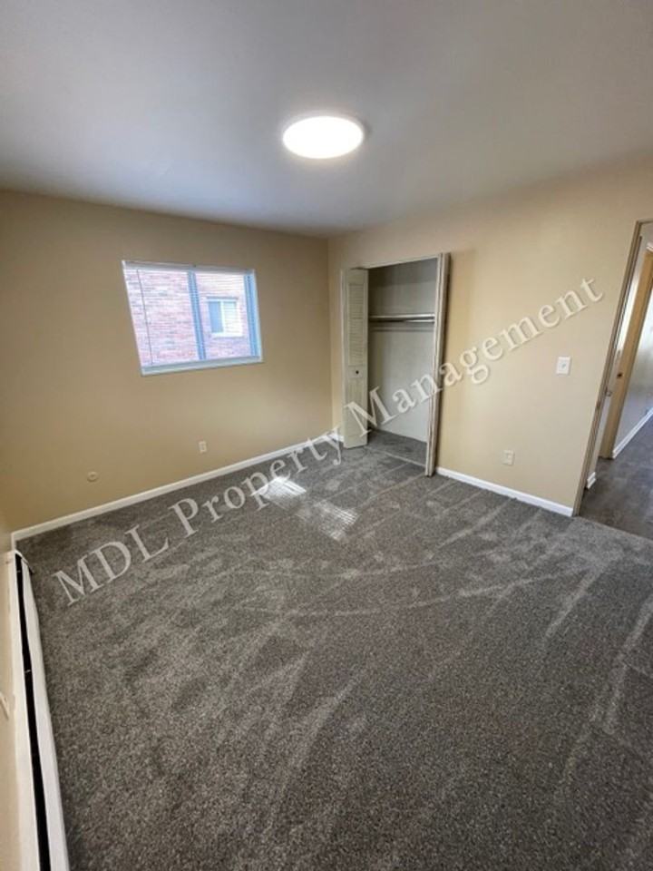 2215 Weiss St - Photo 6 of 8