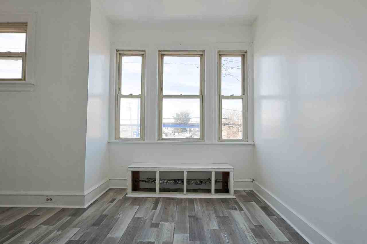 3636 Winchester Ave - Photo 4 of 17