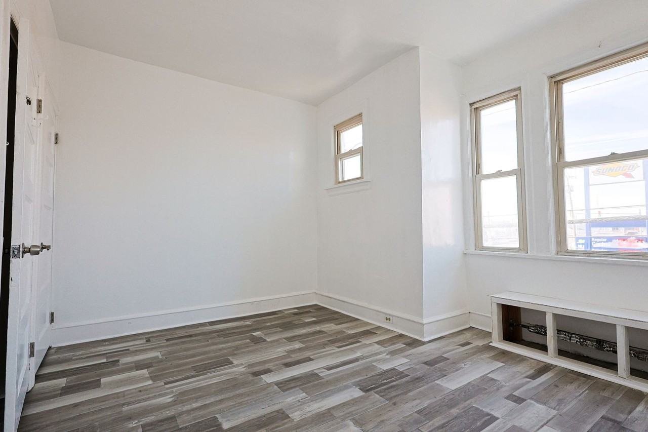 3636 Winchester Ave - Photo 6 of 17