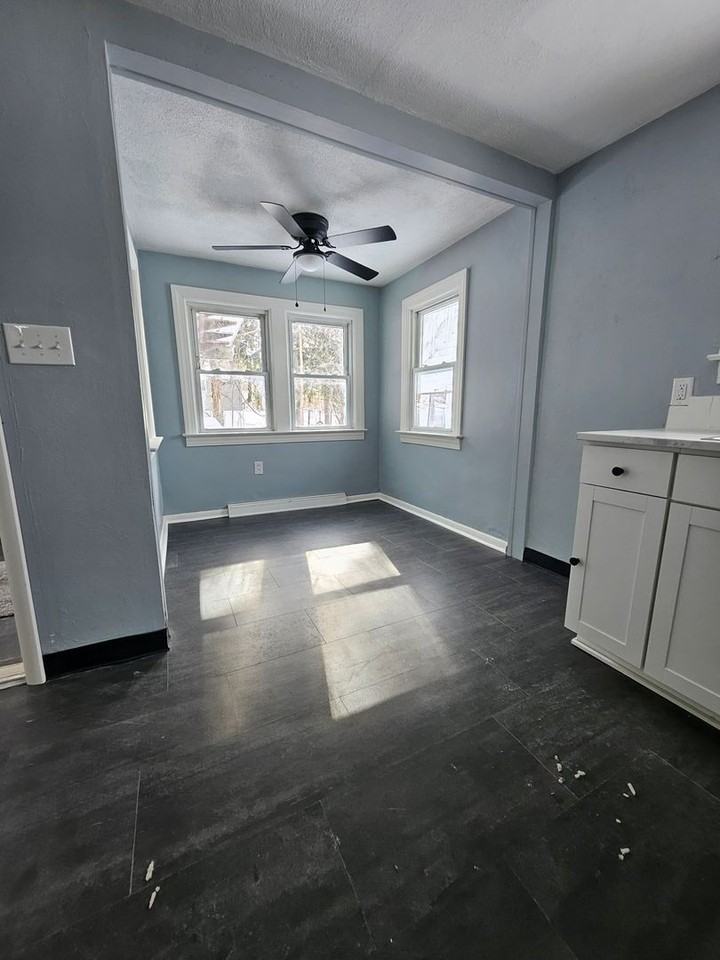 6012 Meridian Dr - Photo 3 of 15