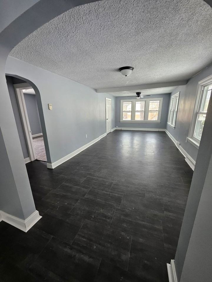 6012 Meridian Dr - Photo 5 of 15