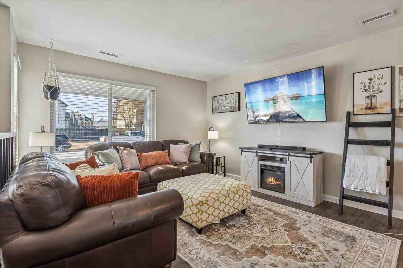 762 Quesnel Dr - Photo 5 of 48