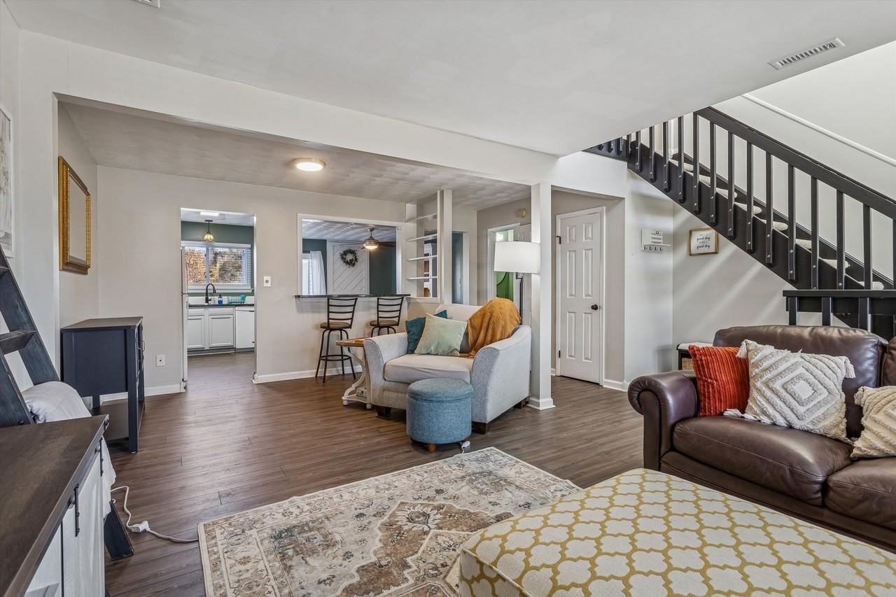 762 Quesnel Dr - Photo 7 of 48