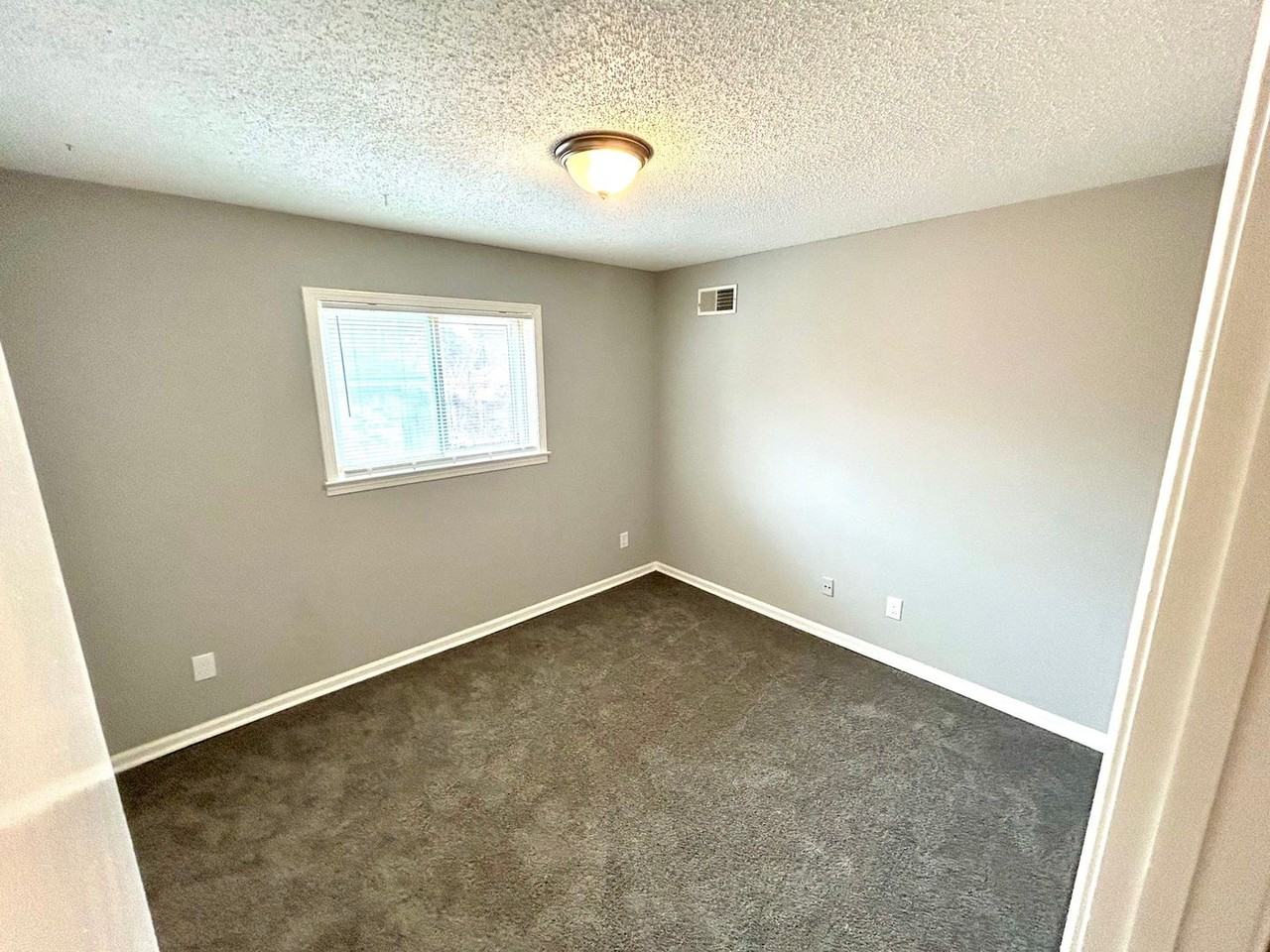 5315 Yale Rd - Photo 3 of 13