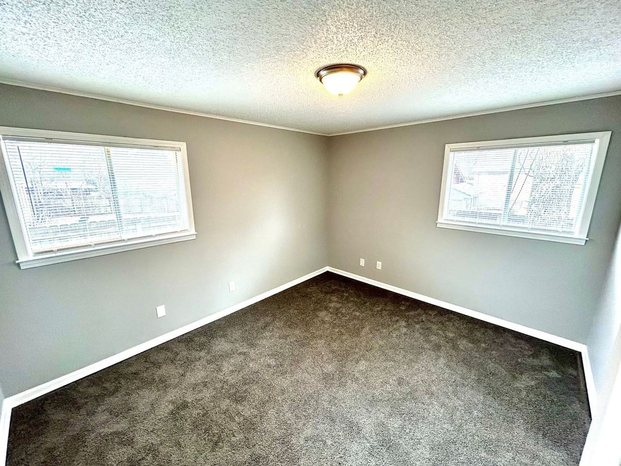 5315 Yale Rd - Photo 4 of 13