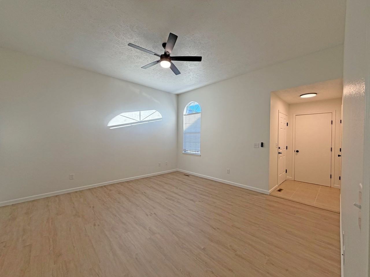 4835/4837 S Glenn Ave - Photo 2 of 15