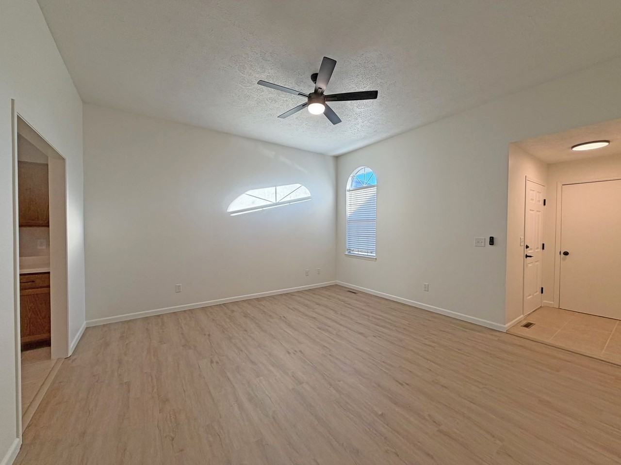 4835/4837 S Glenn Ave - Photo 3 of 15