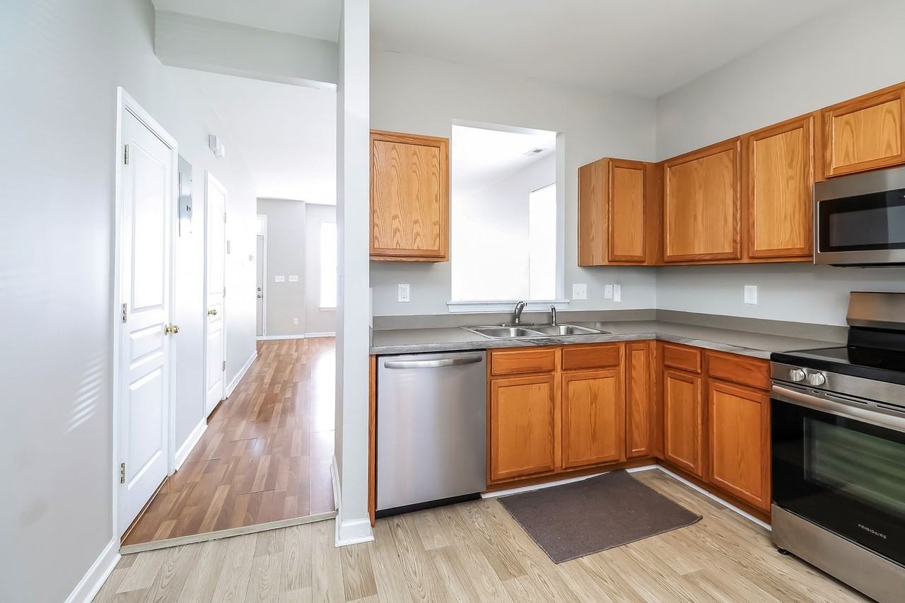 3005 Nevin Place Dr - Photo 3 of 18