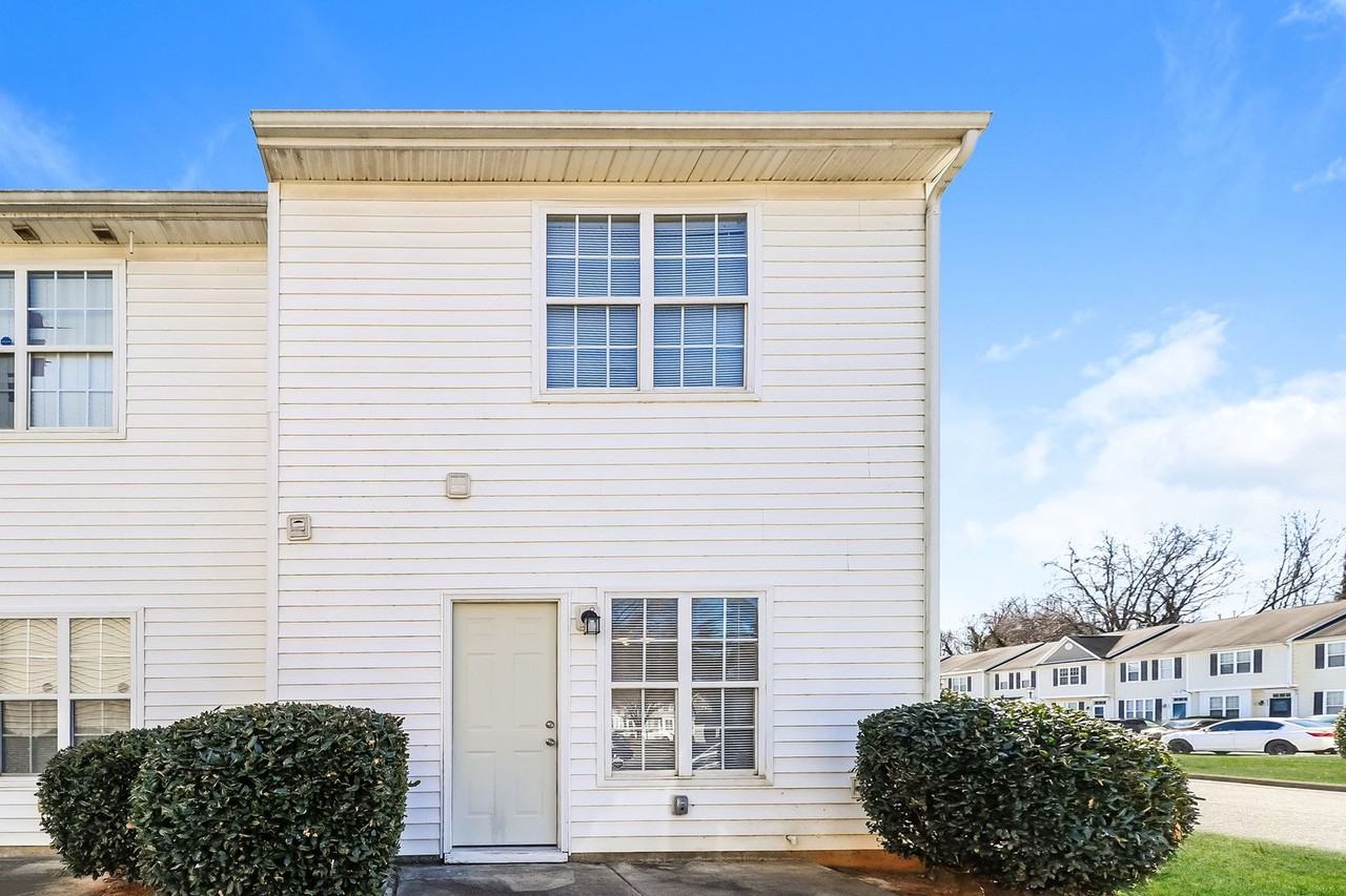 3005 Nevin Place Dr - Photo 4 of 18