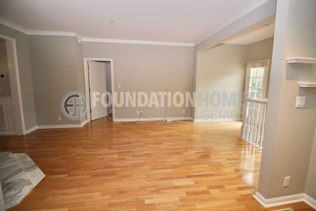 307 Oakdale Ave - Photo 7 of 31