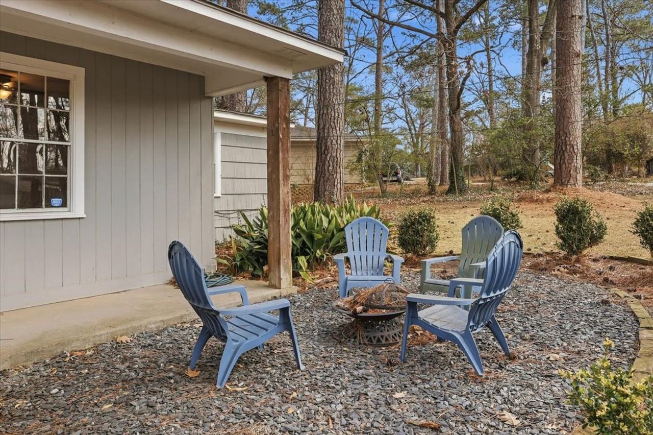 1726 Hillview Dr - Photo 4 of 29