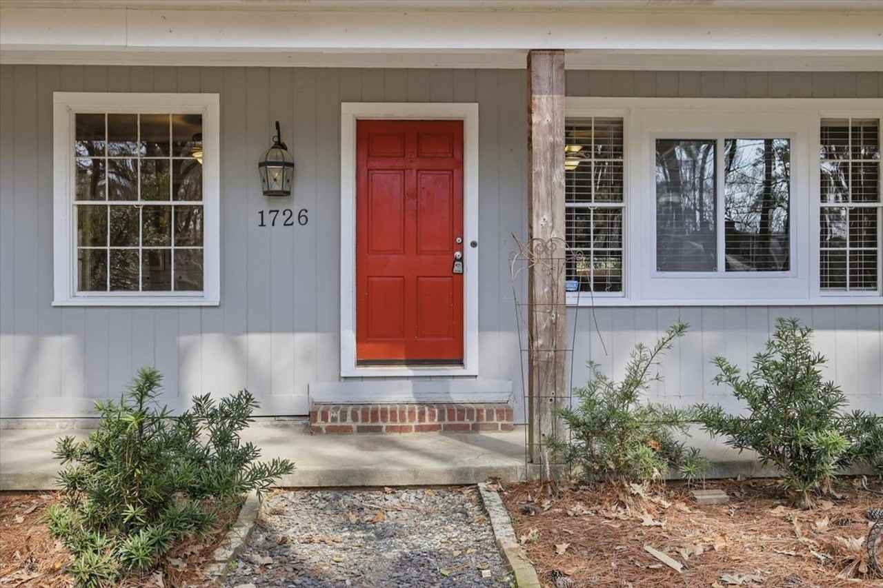 1726 Hillview Dr - Photo 5 of 29