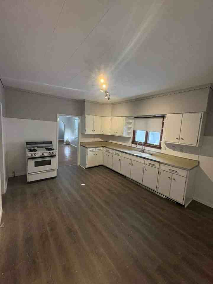 3666 E 57th St - Photo 6 of 14