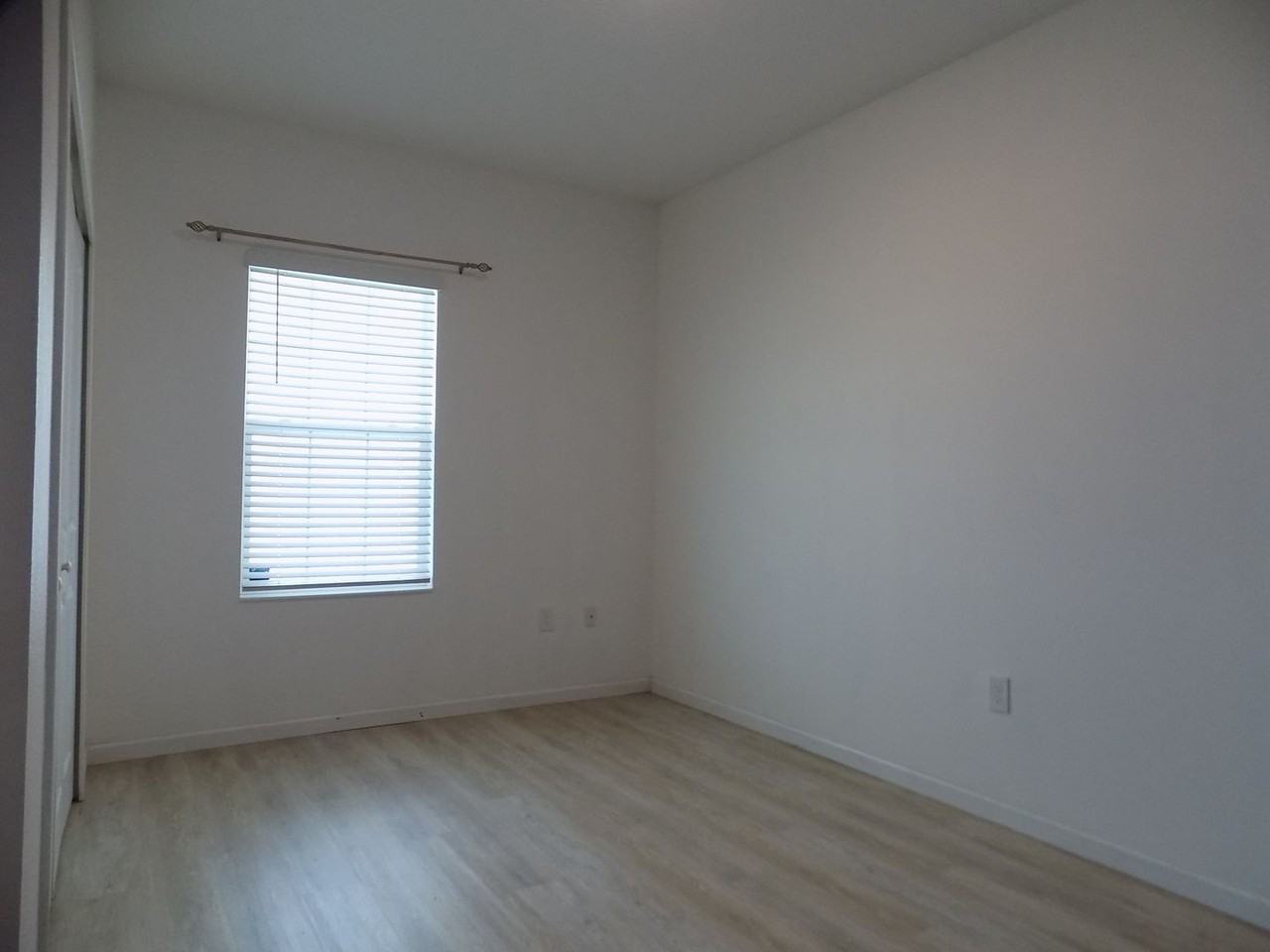 1713 Chatsworth Cir - Photo 5 of 36