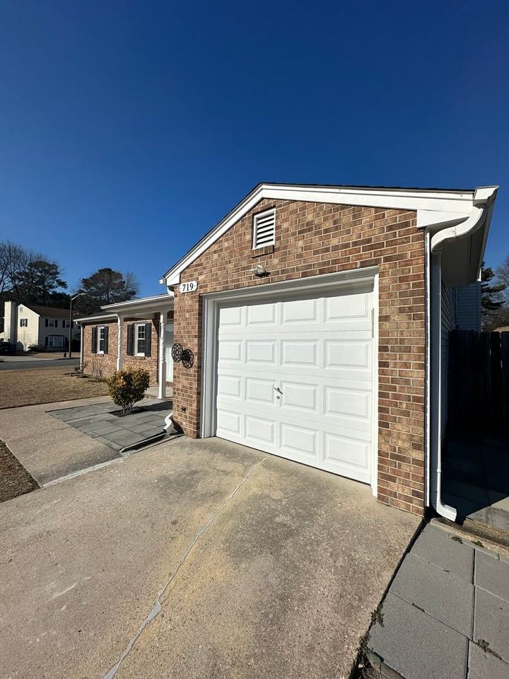 719 Pilot House Dr - Photo 2 of 27