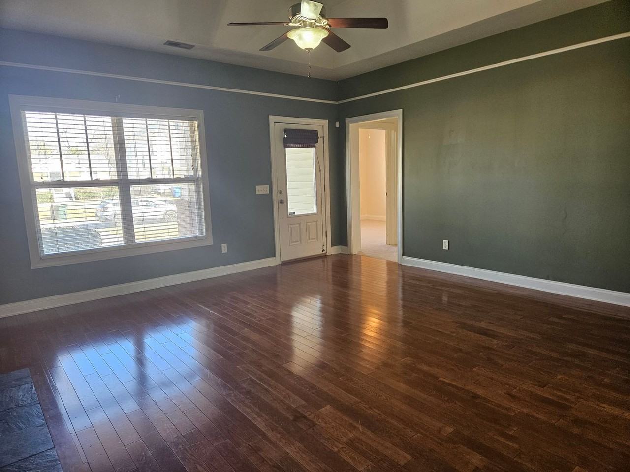 716 Hillcrest Ave - Photo 3 of 21