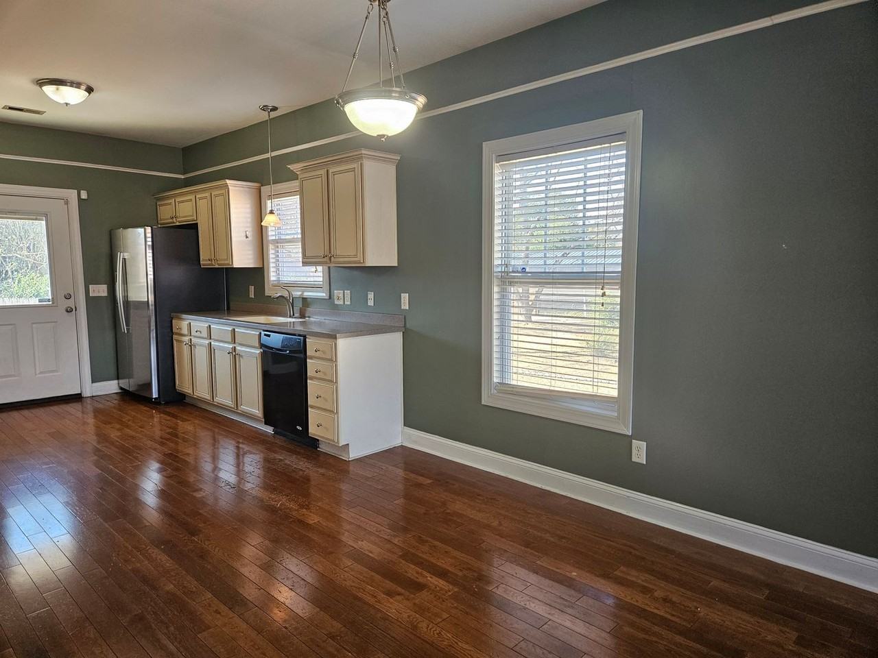 716 Hillcrest Ave - Photo 5 of 21