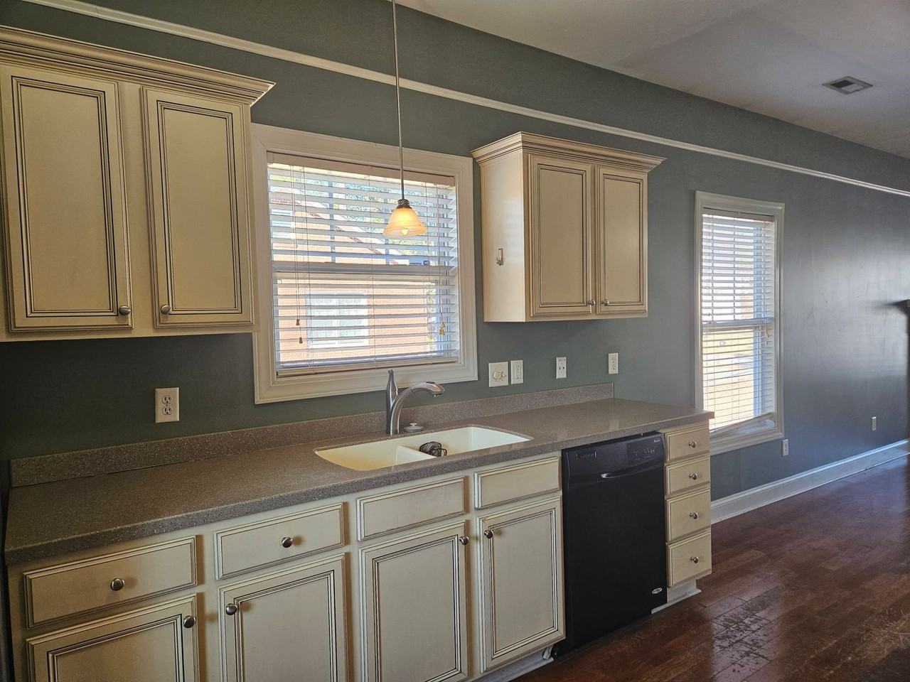 716 Hillcrest Ave - Photo 7 of 21