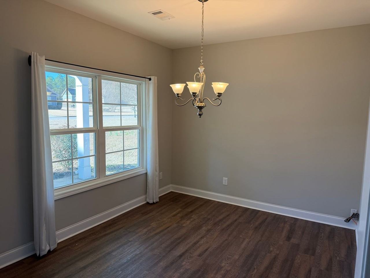 2102 Crossing Dr - Photo 6 of 9