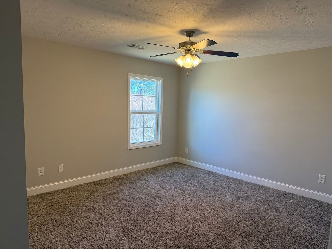 2102 Crossing Dr - Photo 7 of 9