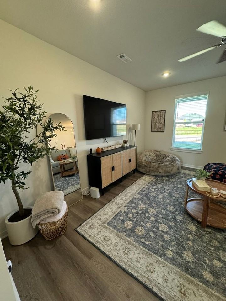 4801 W Triangle St - Photo 3 of 22