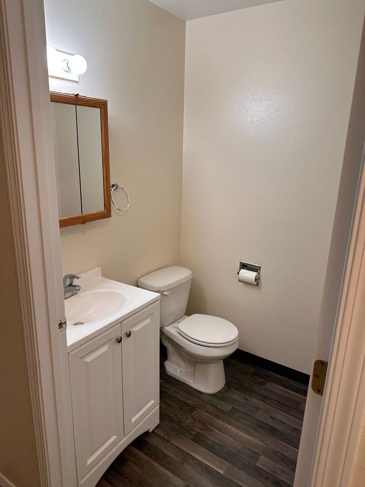 Parkland Manor - Photo 5 of 5