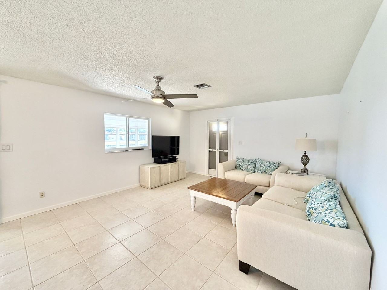 136 Harrison Rd - Photo 7 of 31