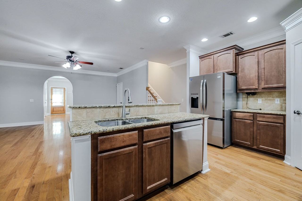 134 Ventura Pl - Photo 2 of 47