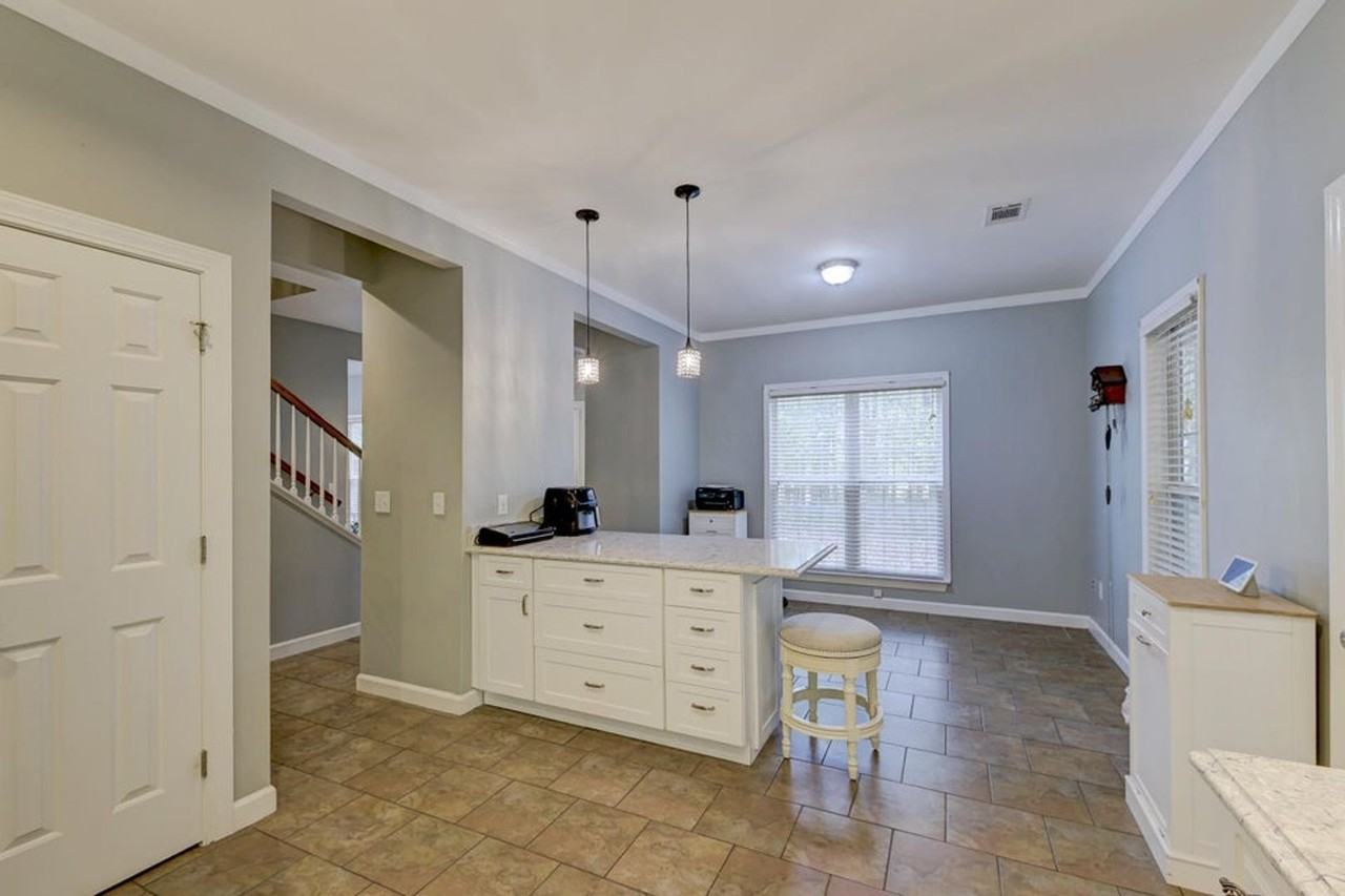 1616 Camfield Ln - Photo 6 of 38