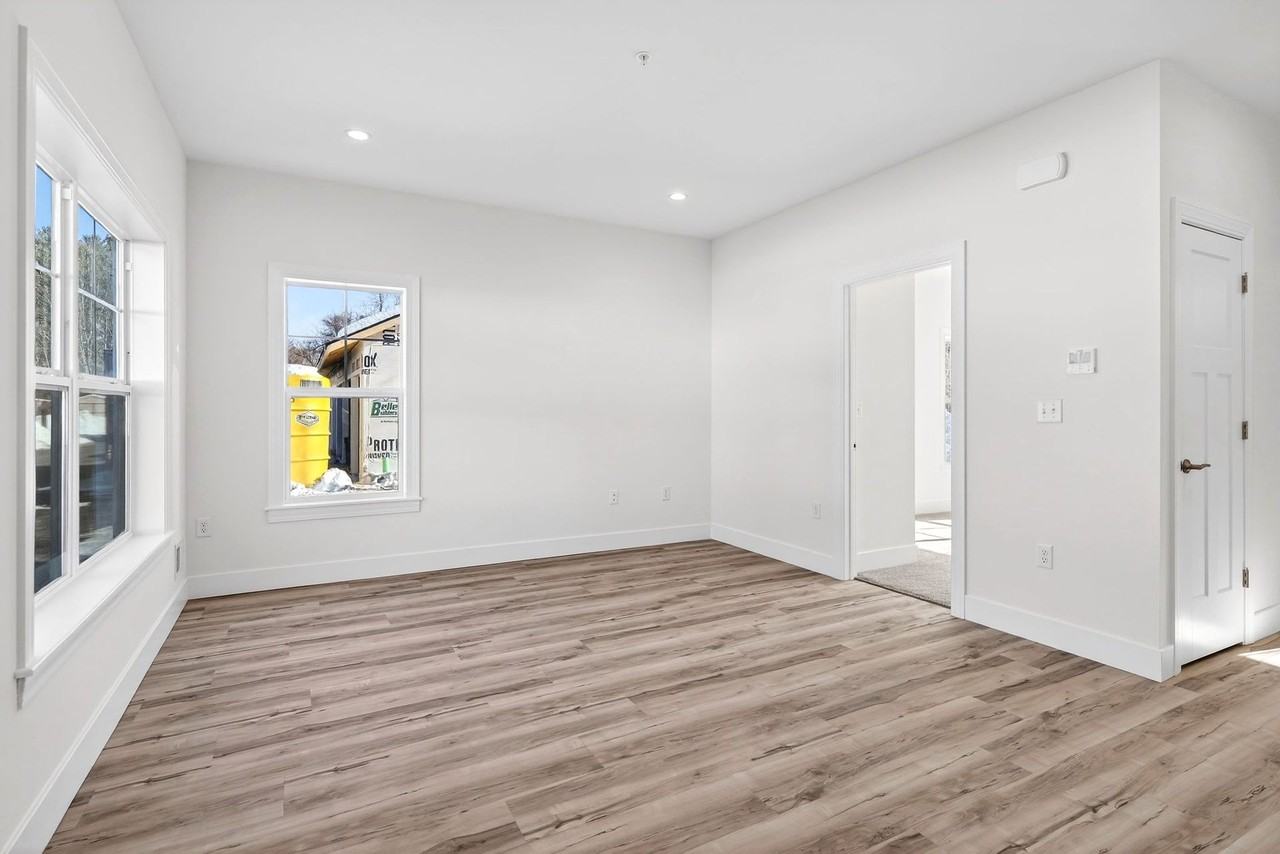 Hemlock Manor - Photo 2 of 27