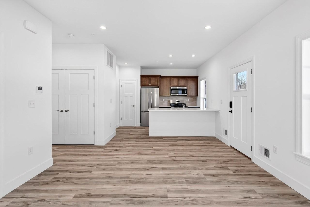 Hemlock Manor - Photo 5 of 27