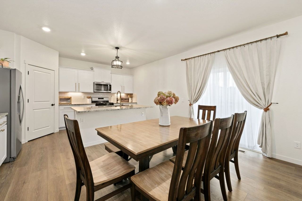 6491 Coralbell St - Photo 7 of 29