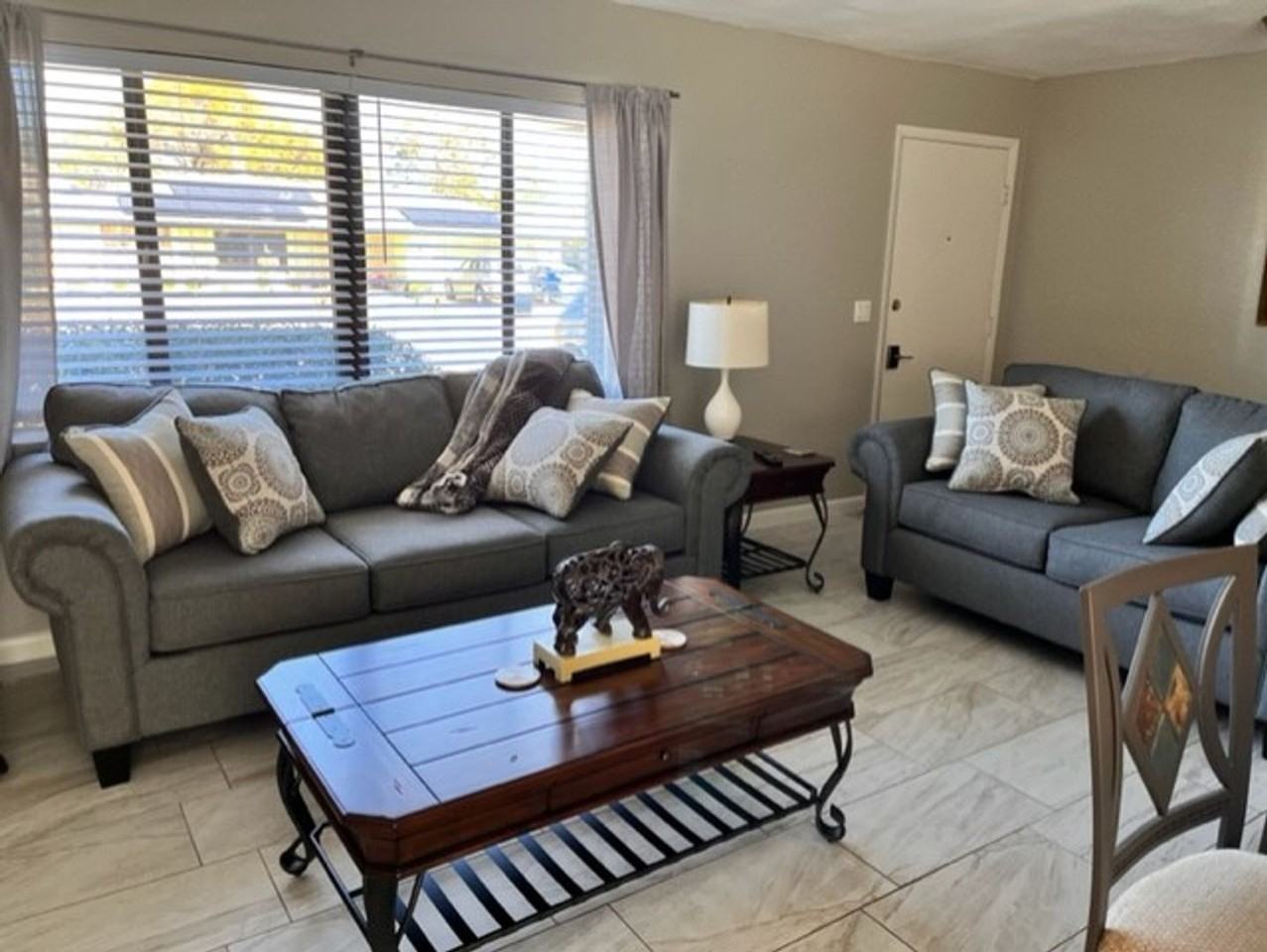 22497 Glen Ave - Photo 4 of 45