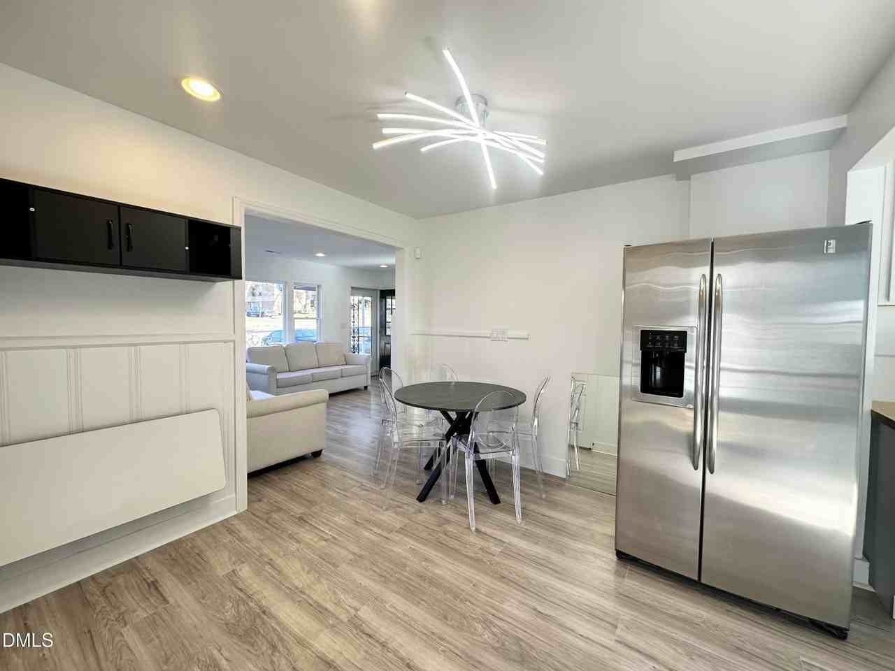 215 N Columbia St - Photo 3 of 17