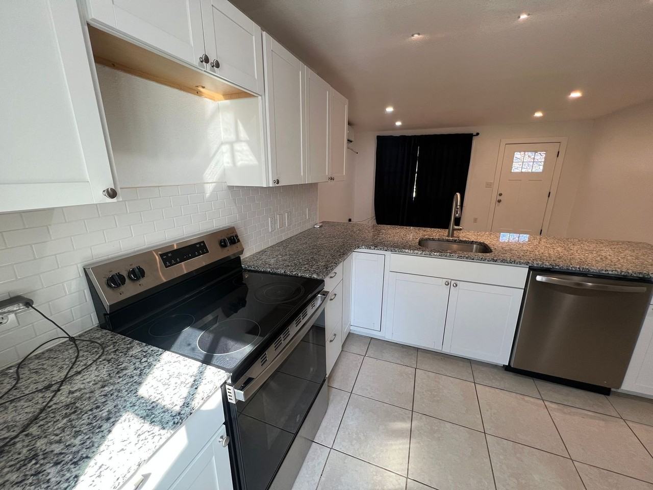 3704 Wells St - Photo 4 of 17