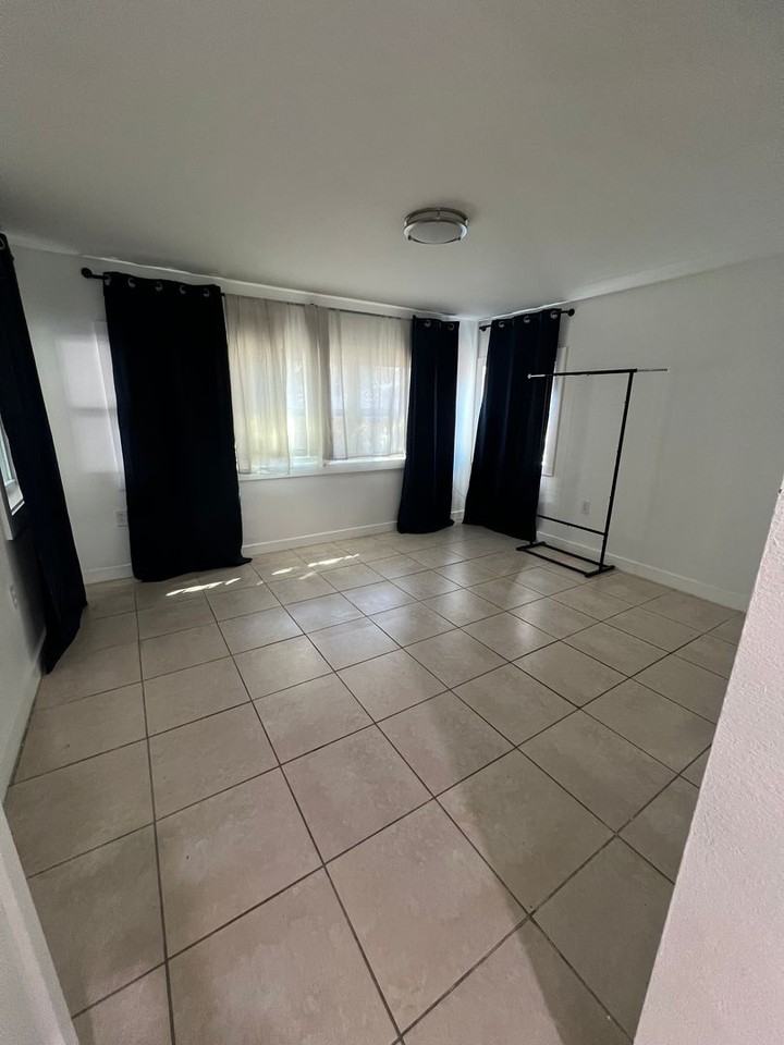 3704 Wells St - Photo 7 of 17