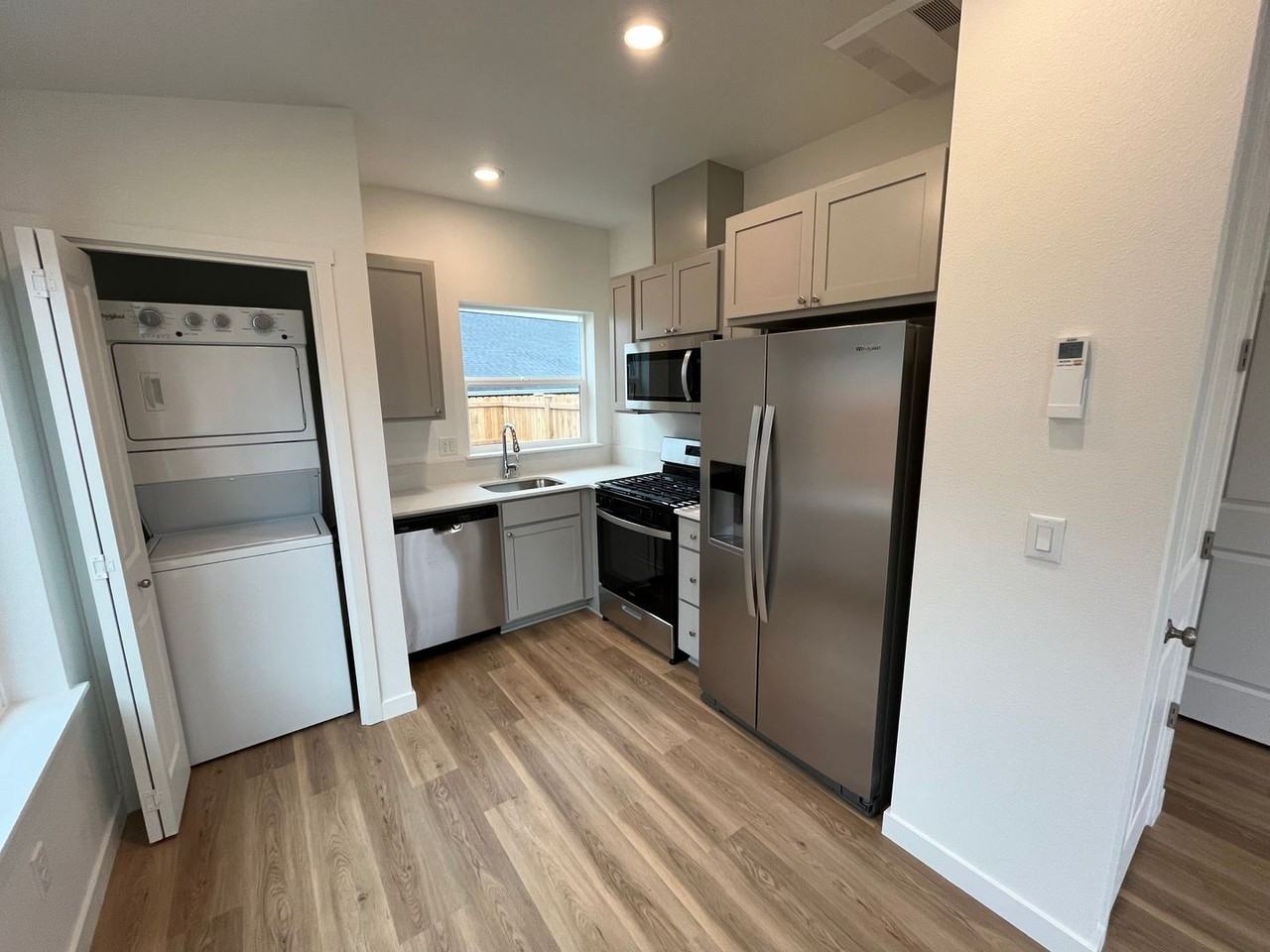 598 Ne Arnold Rd - Photo 4 of 8