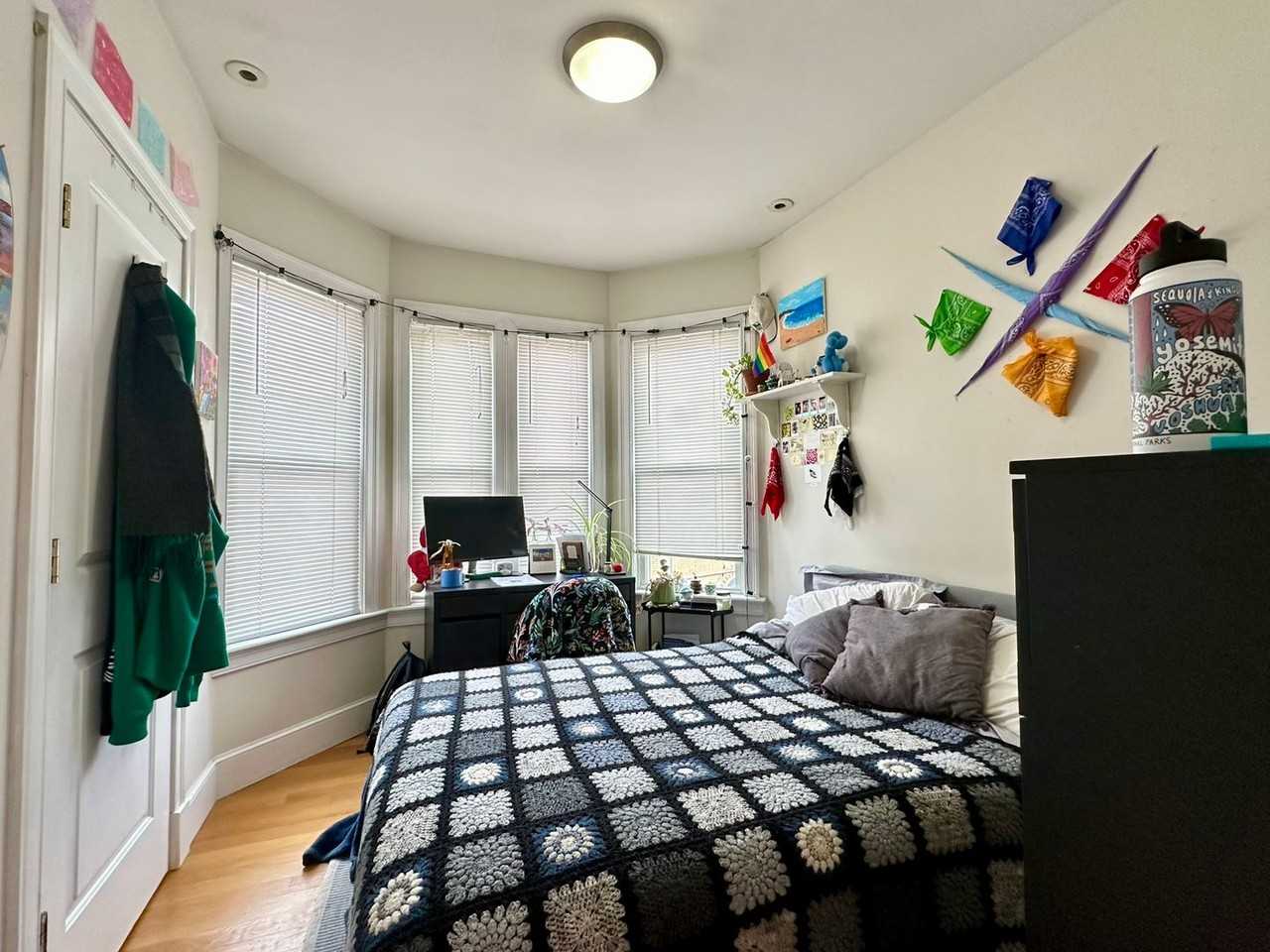 832 Huntington Ave - Photo 3 of 18