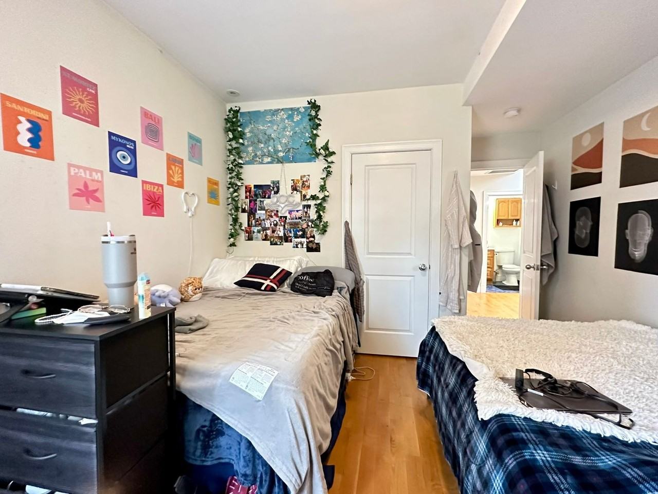 832 Huntington Ave - Photo 5 of 18
