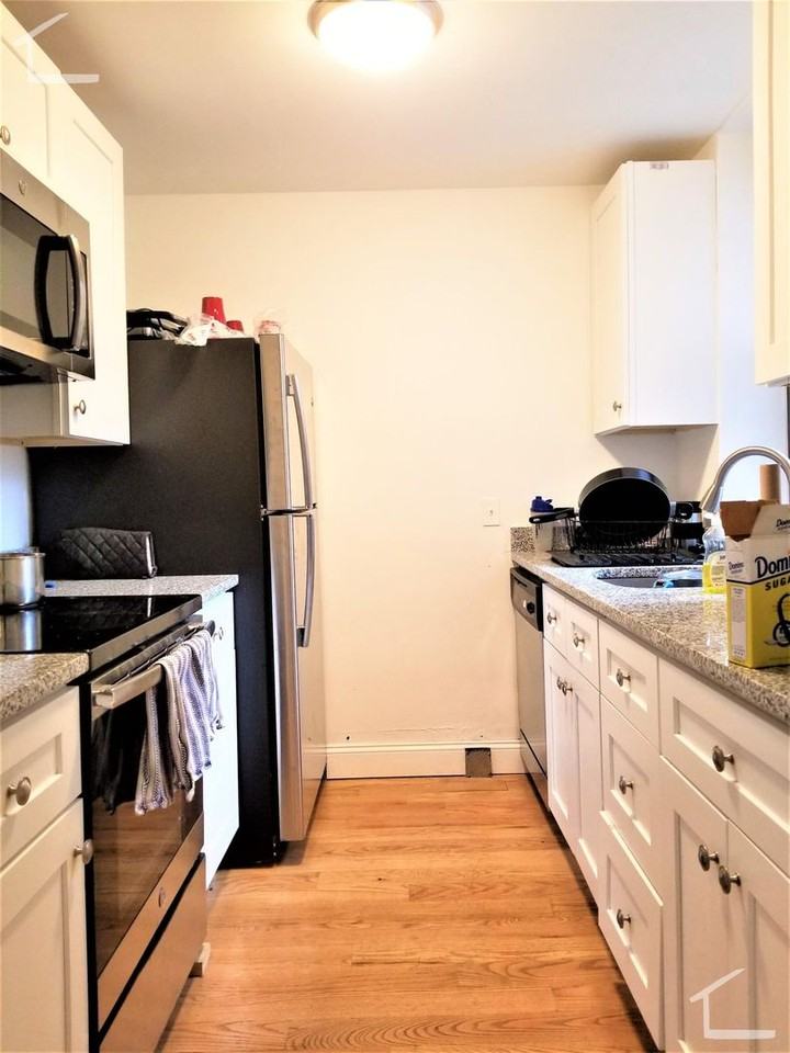 770 Columbus Ave - Photo 4 of 12