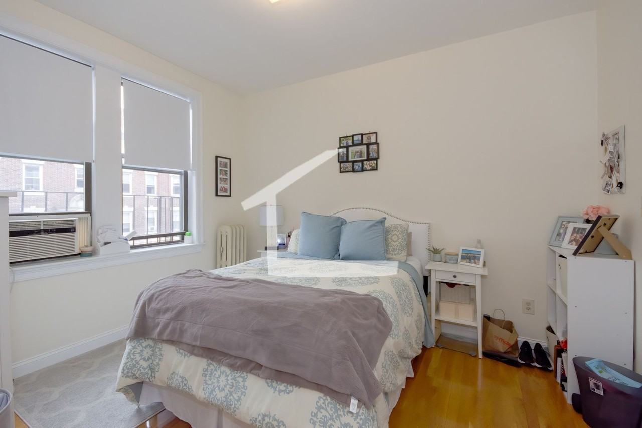 1355 Commonwealth Ave - Photo 4 of 9