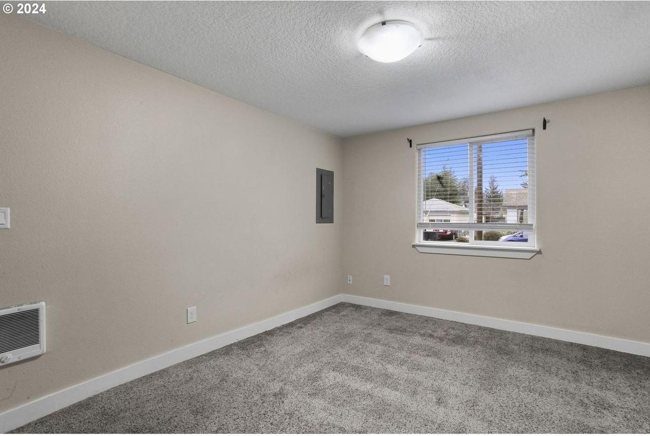 3610 Se 141st Ave - Photo 5 of 12