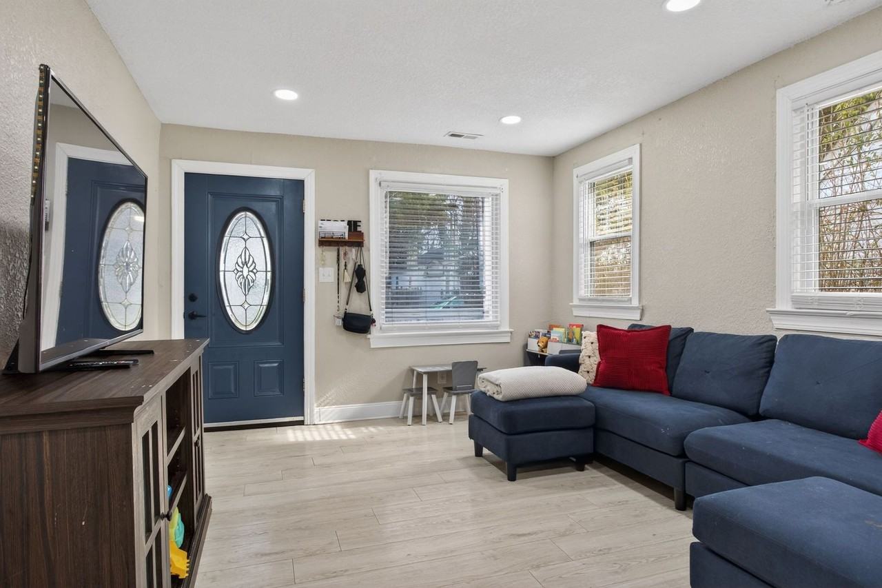 2210 Pearl St - Photo 5 of 25